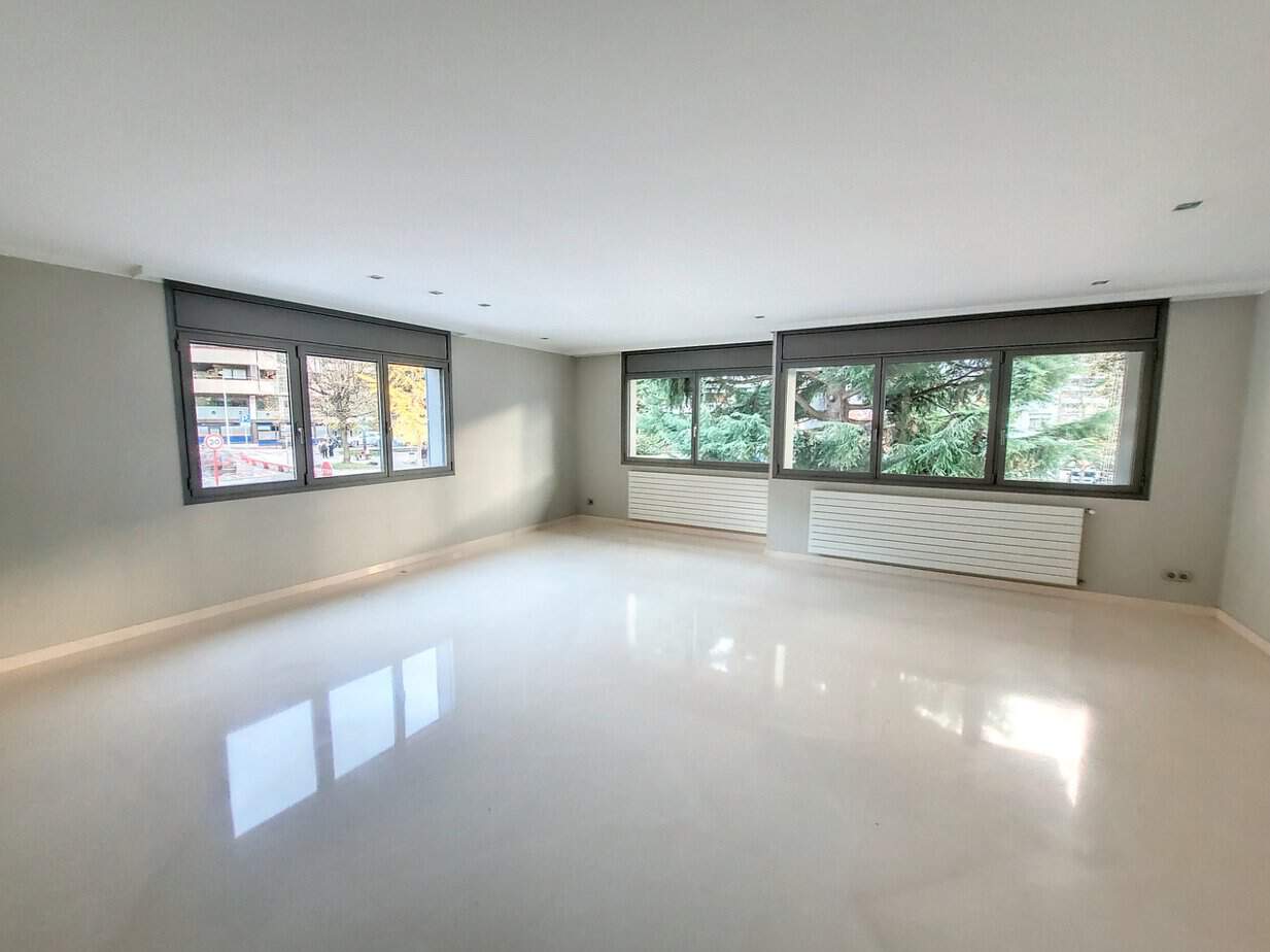 Piso lujo 3 habitaciones centro Escaldes