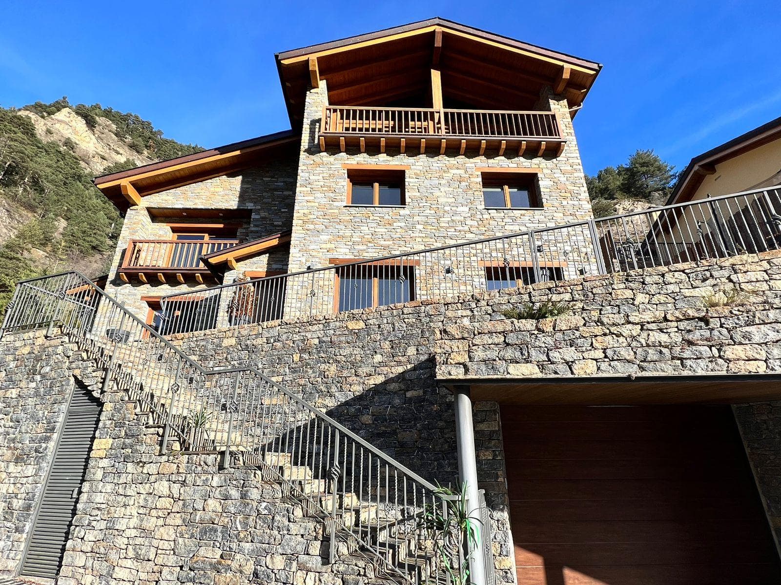 Xalet modern amb vistes espectaculars i llum natural a Andorra – Pal