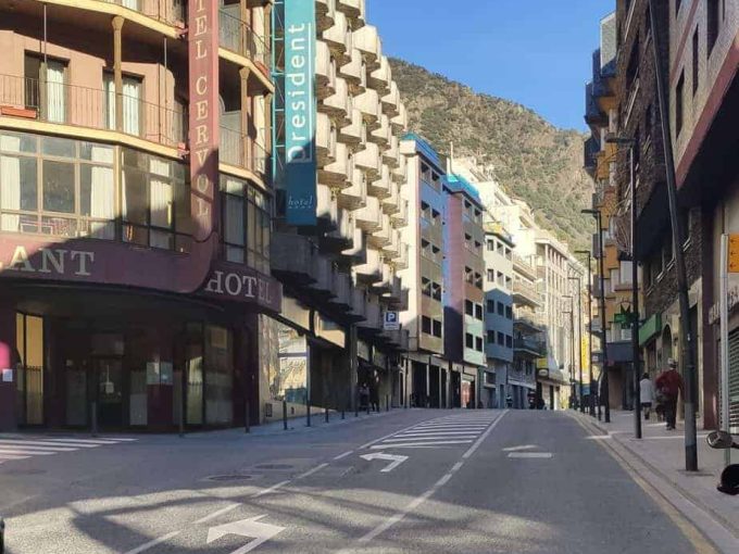 Comprar Hotel en Andorra. Céntrico. Inversiones inmobiliarias Versus Andorra