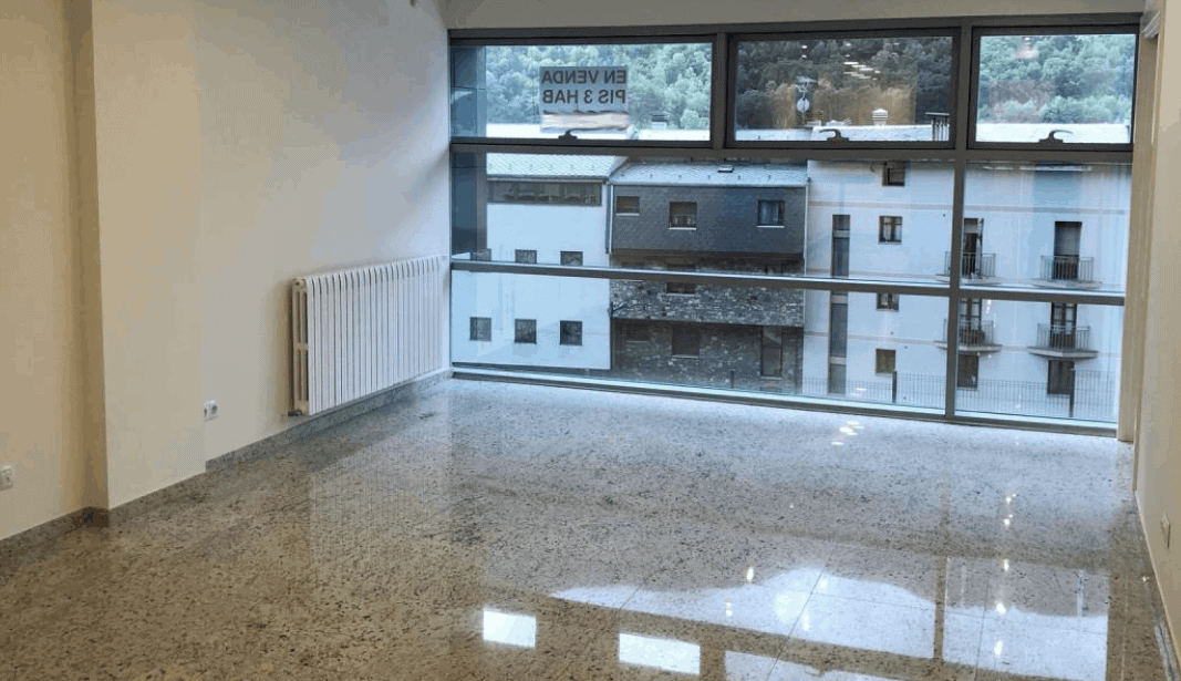 Comprar piso en pleno centro neurálgico de Andorra . Muy cerca de todos los servicios, Inversiones inmobiliarias Versus Andorra