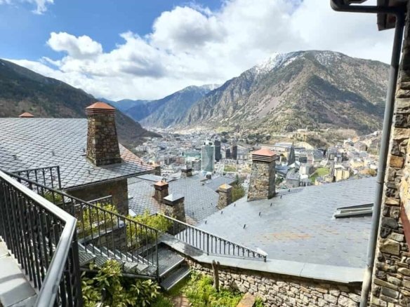 CASA ADOSADA EN SA CALMA · VISTAS ÚNICAS · SOL TODO EL DÍA · 4 PLAZAS DE APARCAMIENTO