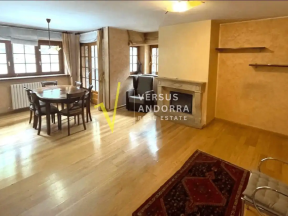 Piso luminoso con vistas al valle y box doble en venta en L’Aldosa de La Massana