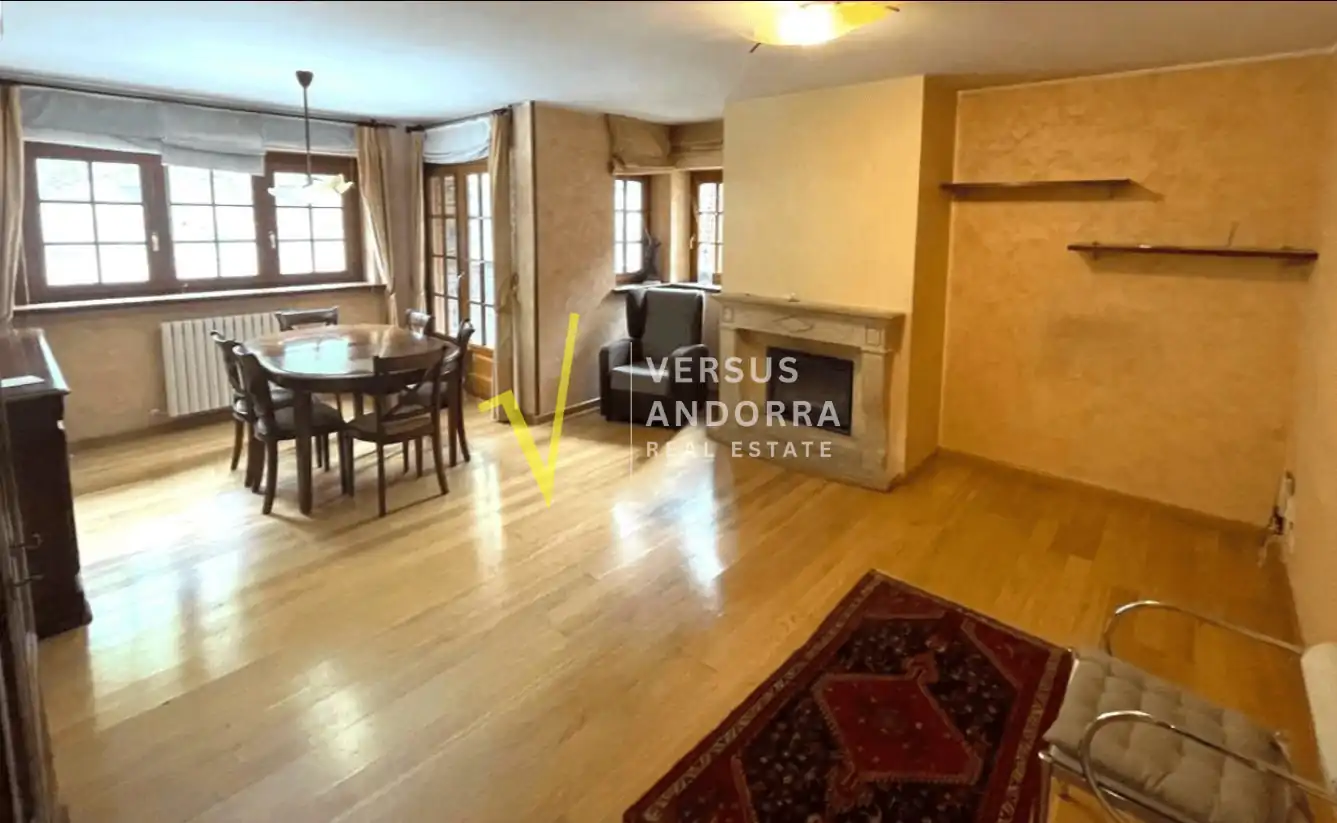 Piso luminoso con vistas al valle y box doble en venta en L’Aldosa de La Massana