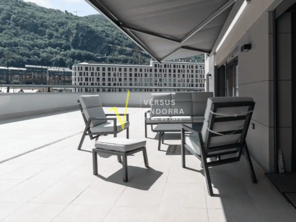 Piso de Reciente construcción con gran terraza de 120 m², 3 dormitorios y 2 plazas de parking en el centro de Andorra.