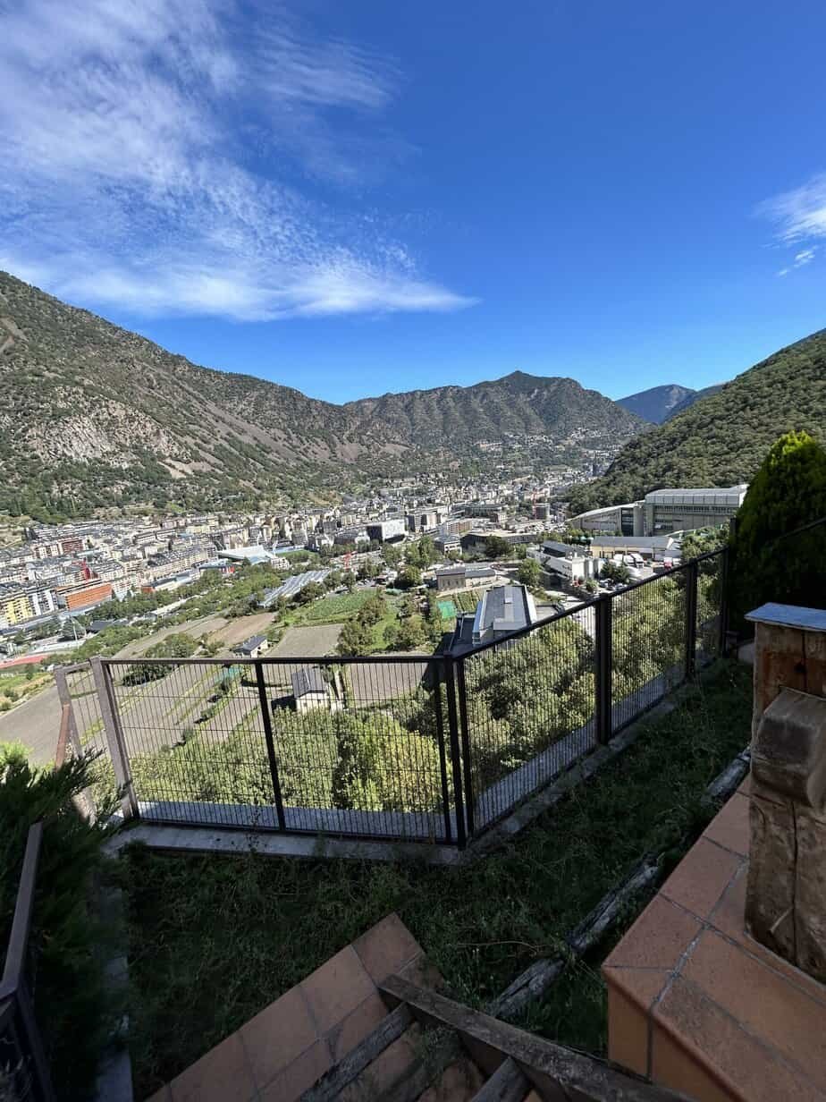 Townhouse in Andorra la Vella in an exclusive and privileged setting, just five minutes from the centre