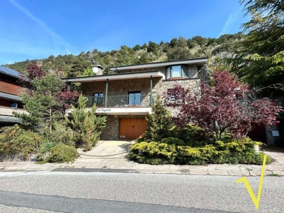 Detached chalet for sale in Urbanització Certés