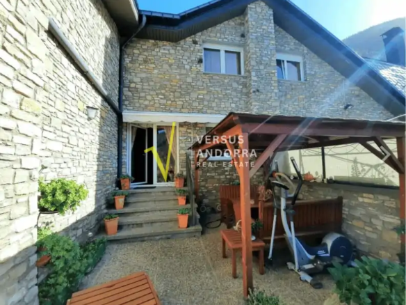 Casa en venta en Escaldes-Engordany – Chalet unifamiliar con vistas y garaje