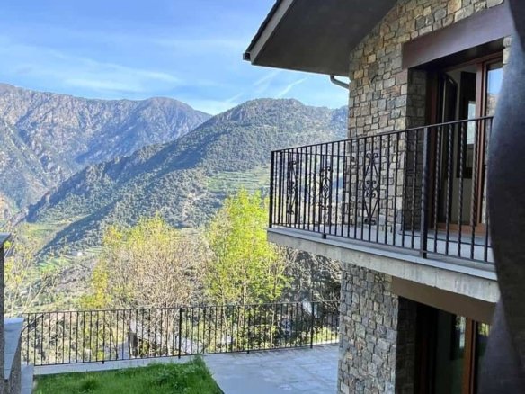 BRAND NEW NEW-BUILD CHALET IN SANT JULIÀ (AIXIRIVALL) – OPEN VIEWS, GARDEN AND LARGE TERRACES