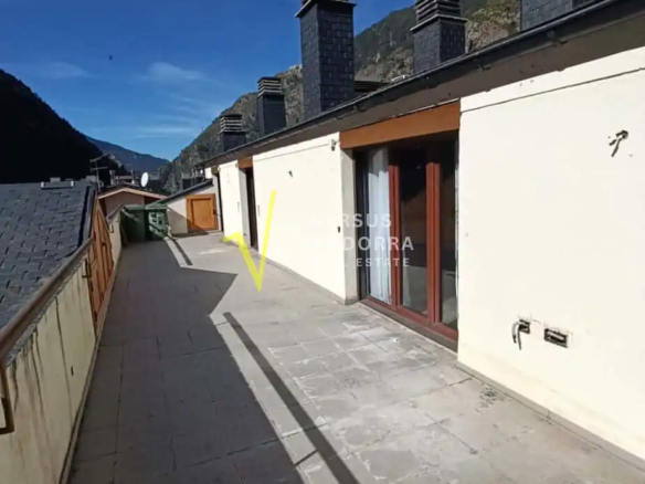 ÁTICO EN VENTA EN ENCAMP – TERRAZA DE 35 M², MUCHA LUZ Y EXCELENTE DISTRIBUCIÓN