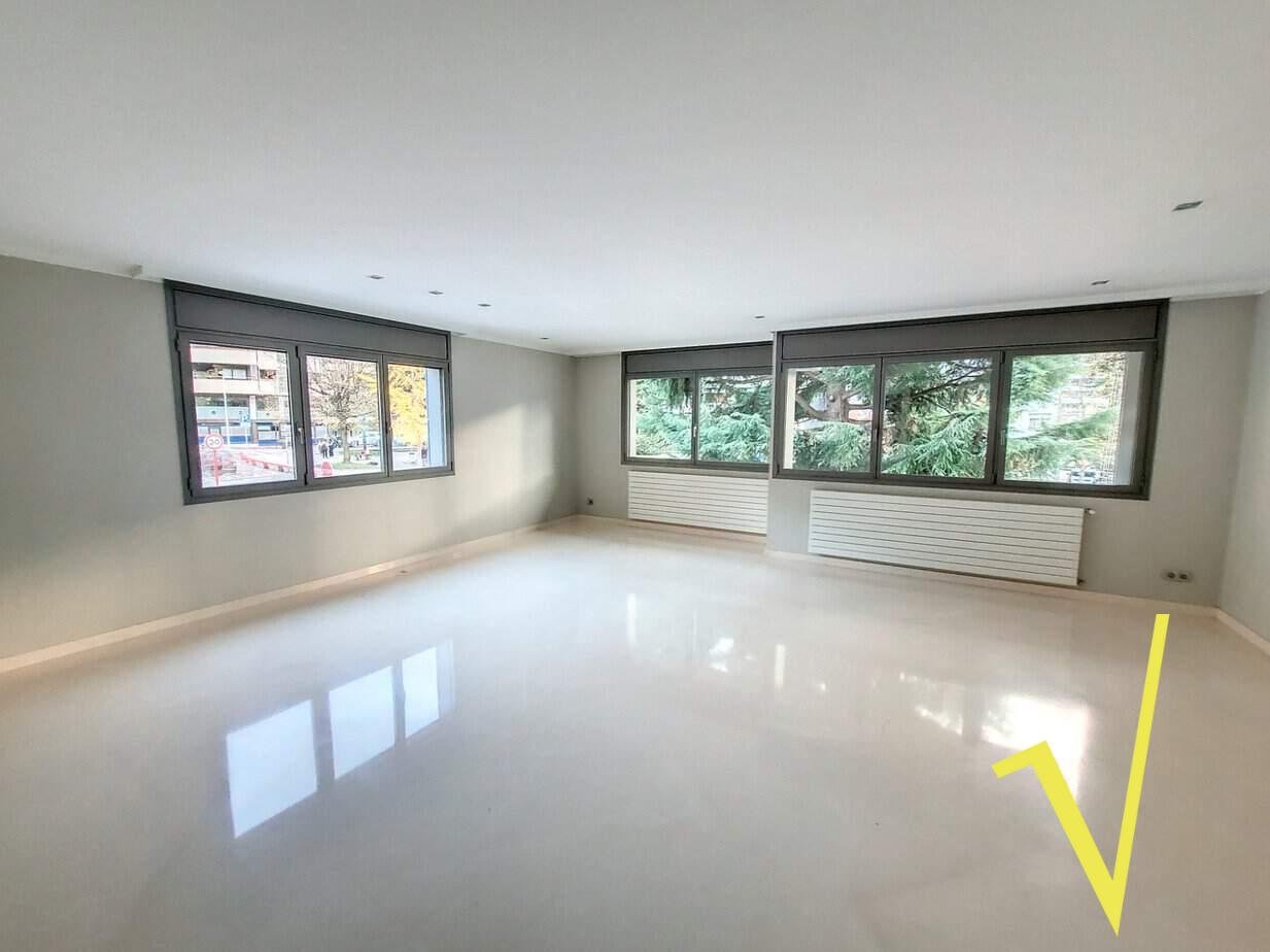 Piso lujo 3 habitaciones centro Escaldes