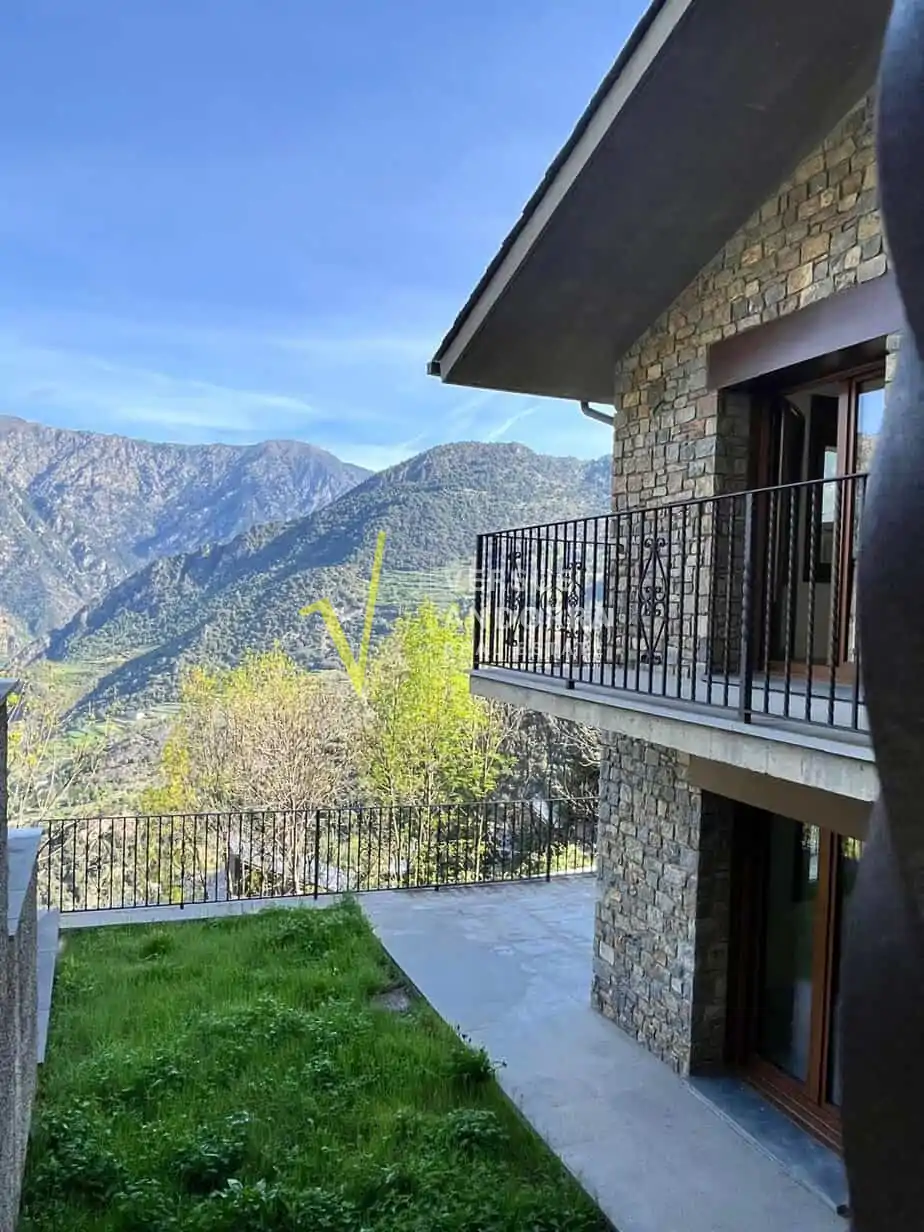 XALET D'OBRA NOVA A ESTRENAR A SANT JULIÀ (AIXIRIVALL) – VISTES OBERTES, JARDÍ I GRANS TERRASSES