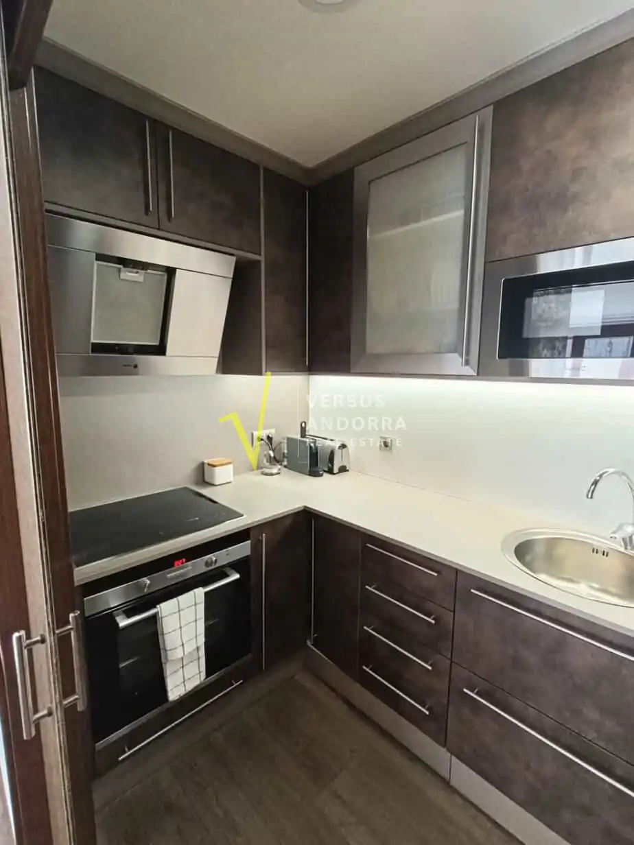 ÁTICO EN VENTA EN ENCAMP – TERRAZA DE 35 M², MUCHA LUZ Y EXCELENTE DISTRIBUCIÓN