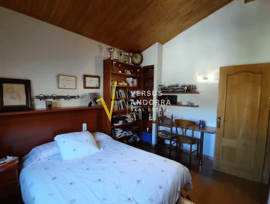 Casa en venta en Escaldes-Engordany – Chalet unifamiliar con vistas y garaje