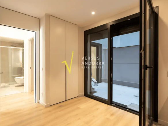 Piso de Reciente construcción con gran terraza de 120 m², 3 dormitorios y 2 plazas de parking en el centro de Andorra.