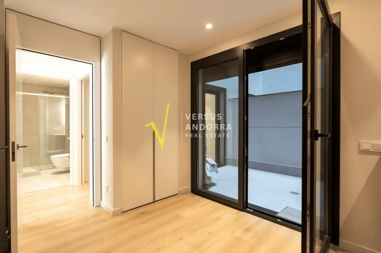 Piso de Reciente construcción con gran terraza de 120 m², 3 dormitorios y 2 plazas de parking en el centro de Andorra.
