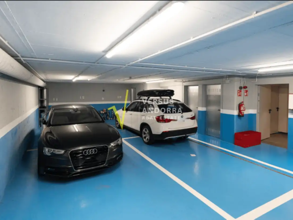 Piso de Reciente construcción con gran terraza de 120 m², 3 dormitorios y 2 plazas de parking en el centro de Andorra.