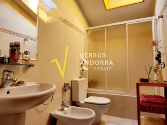 Casa en venta en Escaldes-Engordany – Chalet unifamiliar con vistas y garaje