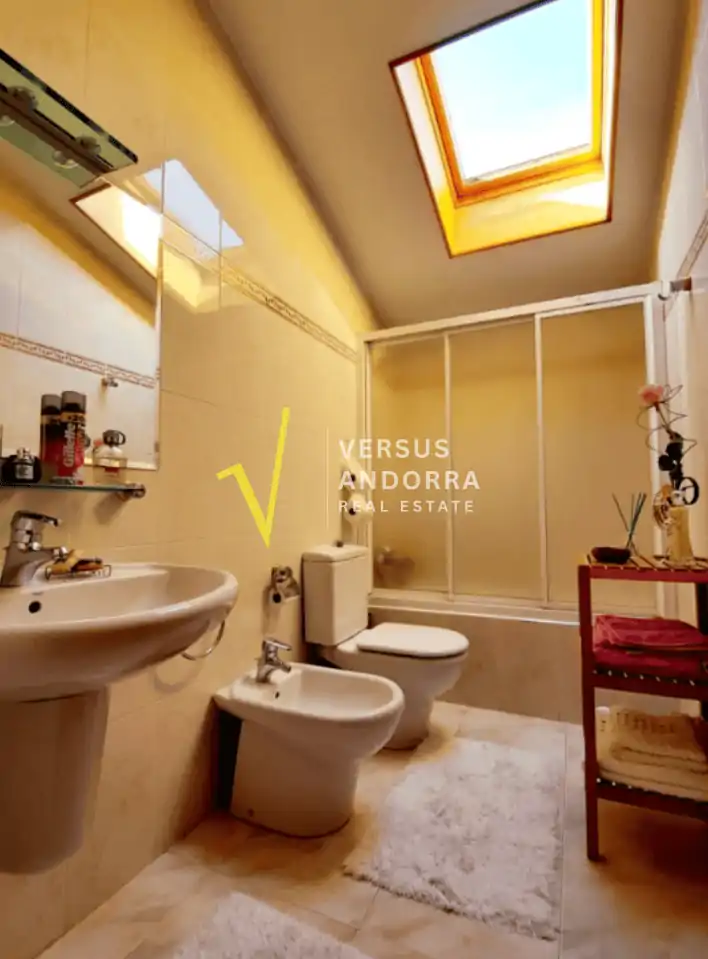 Casa en venta en Escaldes-Engordany – Chalet unifamiliar con vistas y garaje
