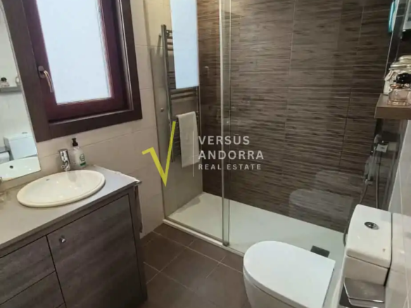 ÁTICO EN VENTA EN ENCAMP – TERRAZA DE 35 M², MUCHA LUZ Y EXCELENTE DISTRIBUCIÓN