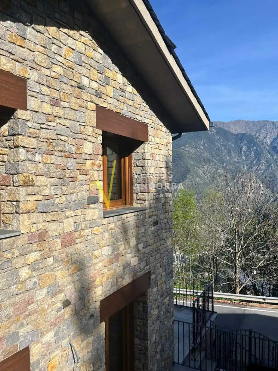 XALET D'OBRA NOVA A ESTRENAR A SANT JULIÀ (AIXIRIVALL) – VISTES OBERTES, JARDÍ I GRANS TERRASSES