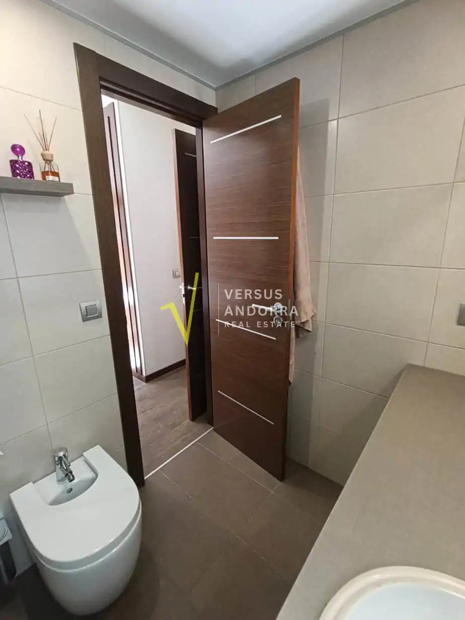 ÁTICO EN VENTA EN ENCAMP – TERRAZA DE 35 M², MUCHA LUZ Y EXCELENTE DISTRIBUCIÓN