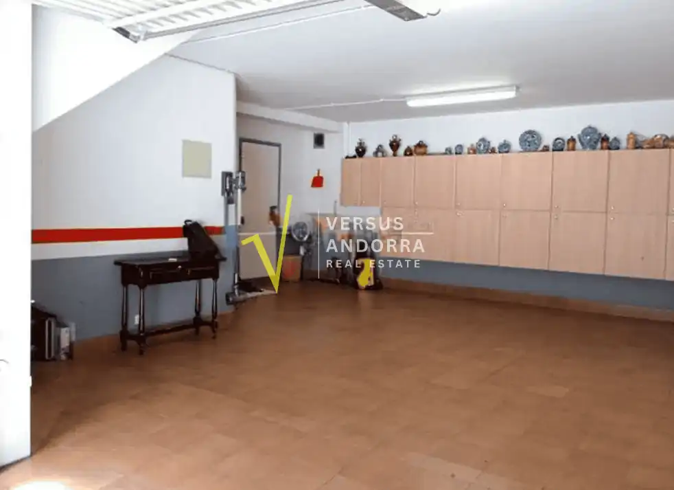 Casa en venta en Escaldes-Engordany – Chalet unifamiliar con vistas y garaje