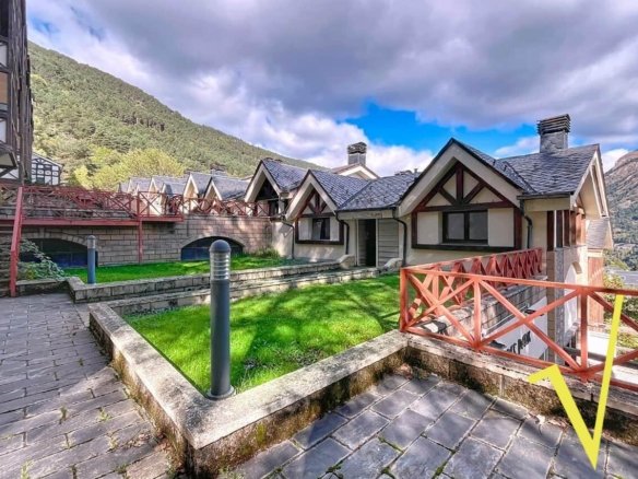 House for sale in La Massana with zen garden, sunny terrace and 390 m² of modern design