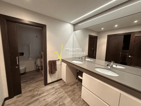 Exclusivo dúplex luminoso con jardines privados en Aldosa de la Massana