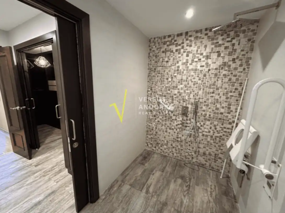 Exclusivo dúplex luminoso con jardines privados en Aldosa de la Massana