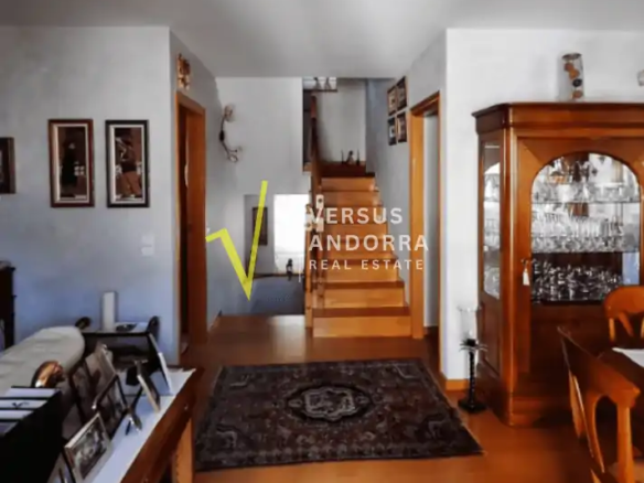 Casa en venta en Escaldes-Engordany – Chalet unifamiliar con vistas y garaje