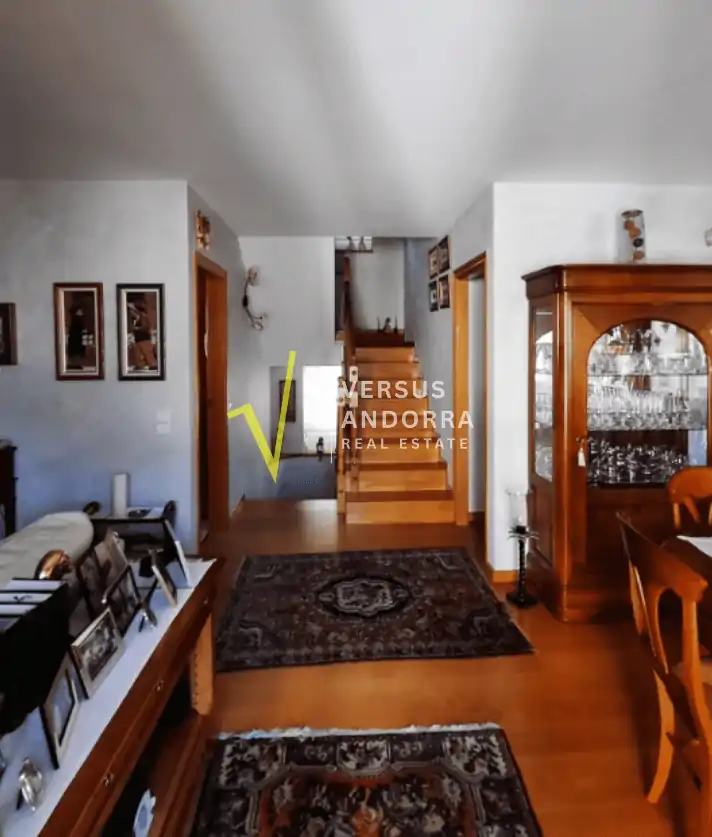 Casa en venta en Escaldes-Engordany – Chalet unifamiliar con vistas y garaje