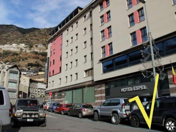 Lote de 3 pisos + 1 local en el centro de Escaldes