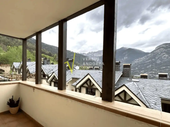 Exclusivo dúplex luminoso con jardines privados en Aldosa de la Massana