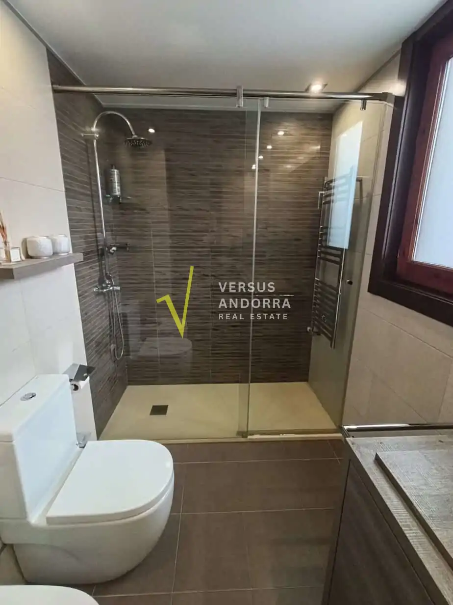 ÁTICO EN VENTA EN ENCAMP – TERRAZA DE 35 M², MUCHA LUZ Y EXCELENTE DISTRIBUCIÓN