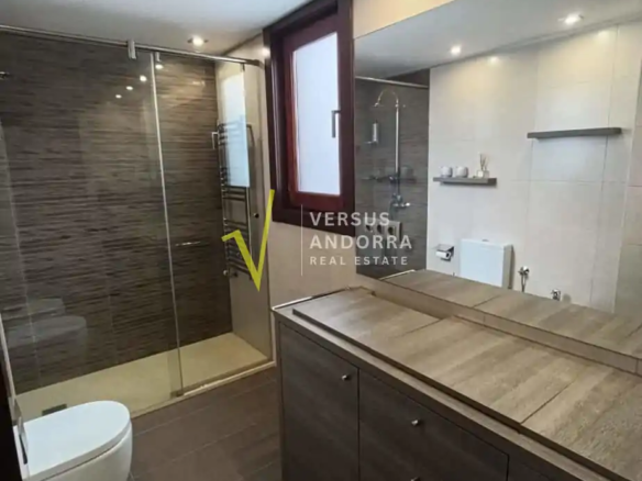 ÁTICO EN VENTA EN ENCAMP – TERRAZA DE 35 M², MUCHA LUZ Y EXCELENTE DISTRIBUCIÓN