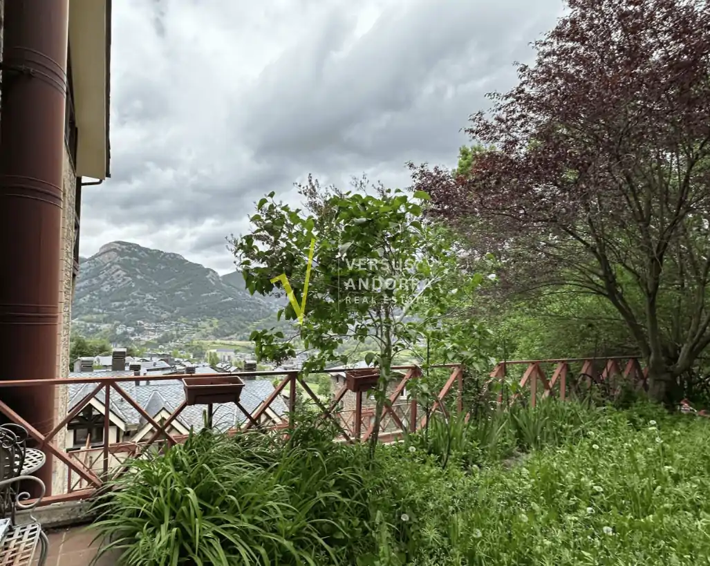 Exclusivo dúplex luminoso con jardines privados en Aldosa de la Massana