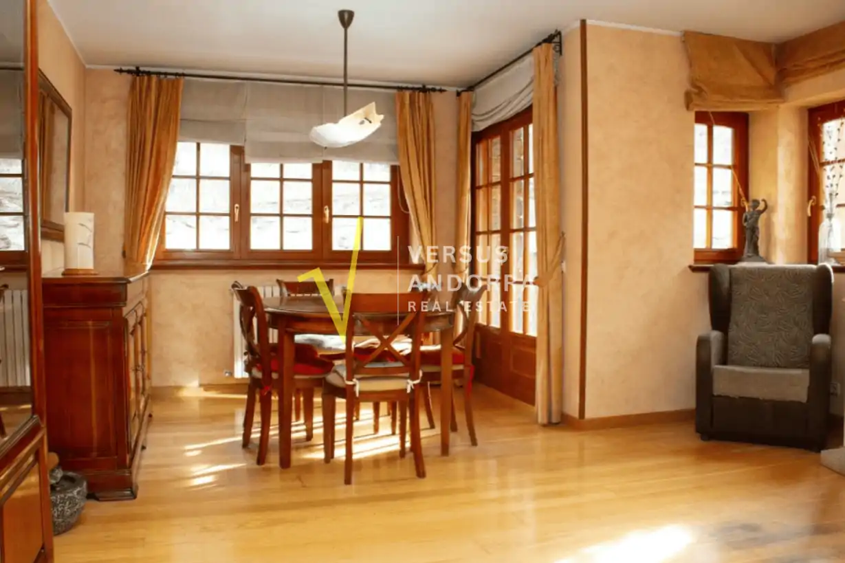 Piso luminoso con vistas al valle y box doble en venta en L’Aldosa de La Massana