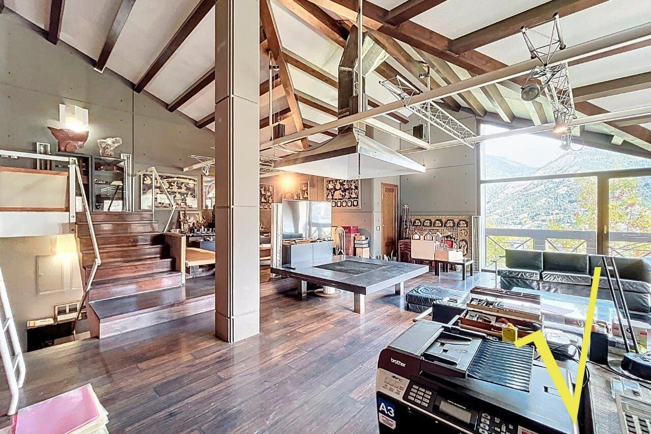 House for sale in La Massana with zen garden, sunny terrace and 390 m² of modern design