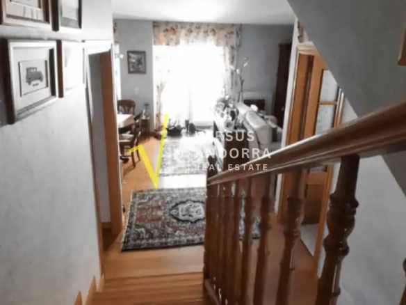 Casa en venta en Escaldes-Engordany – Chalet unifamiliar con vistas y garaje