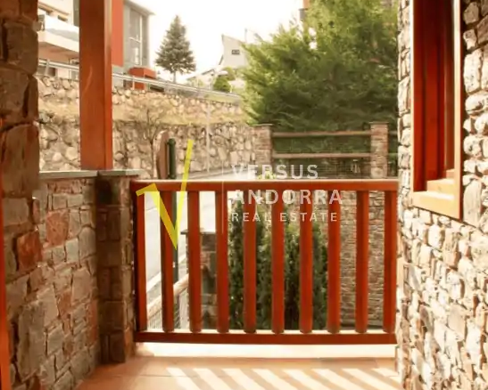 Piso luminoso con vistas al valle y box doble en venta en L’Aldosa de La Massana