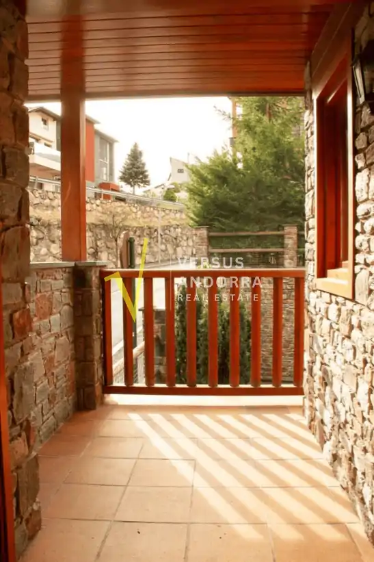 Piso luminoso con vistas al valle y box doble en venta en L’Aldosa de La Massana