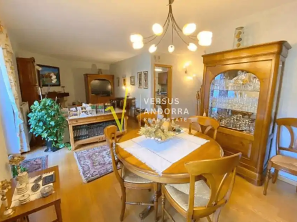 Casa en venta en Escaldes-Engordany – Chalet unifamiliar con vistas y garaje