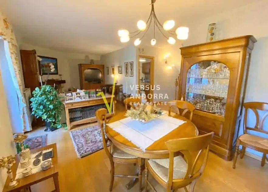 Casa en venta en Escaldes-Engordany – Chalet unifamiliar con vistas y garaje