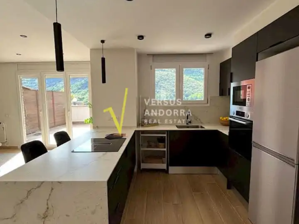 ÁTICO REFORMADO EN ANDORRA LA VELLA + GRAN TERRAZA + VISTAS PANORÁMICAS + PARKING Y TRASTERO
