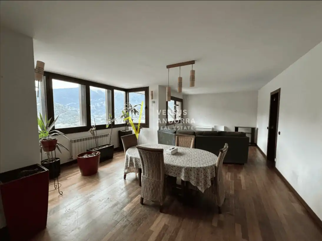 Exclusivo dúplex luminoso con jardines privados en Aldosa de la Massana