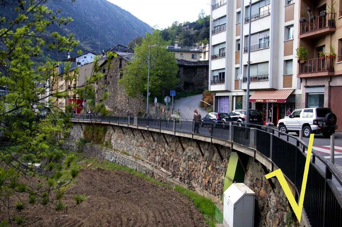 Lote de 3 pisos + 1 local en el centro de Escaldes