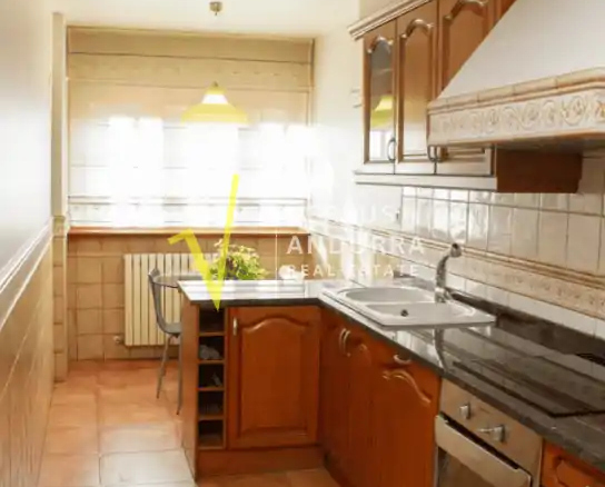 Piso luminoso con vistas al valle y box doble en venta en L’Aldosa de La Massana