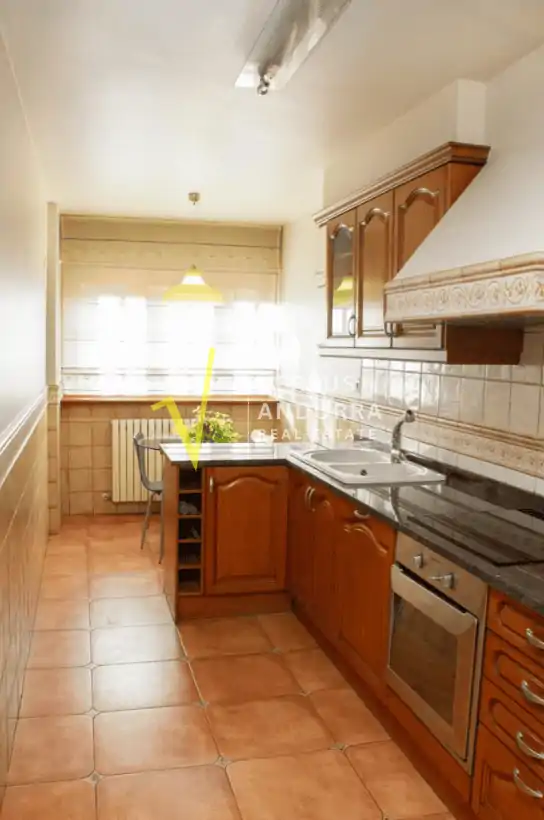 Piso luminoso con vistas al valle y box doble en venta en L’Aldosa de La Massana