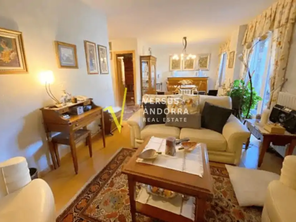 Casa en venta en Escaldes-Engordany – Chalet unifamiliar con vistas y garaje