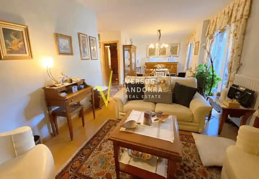 Casa en venta en Escaldes-Engordany – Chalet unifamiliar con vistas y garaje